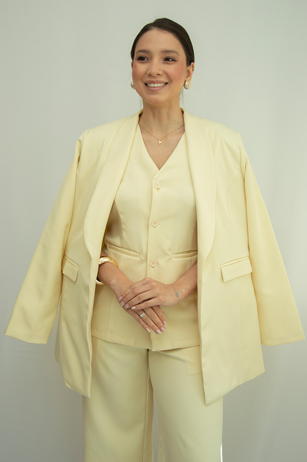 Conjunto Alfaiataria Essência – Três Peças Amarelo Manteiga